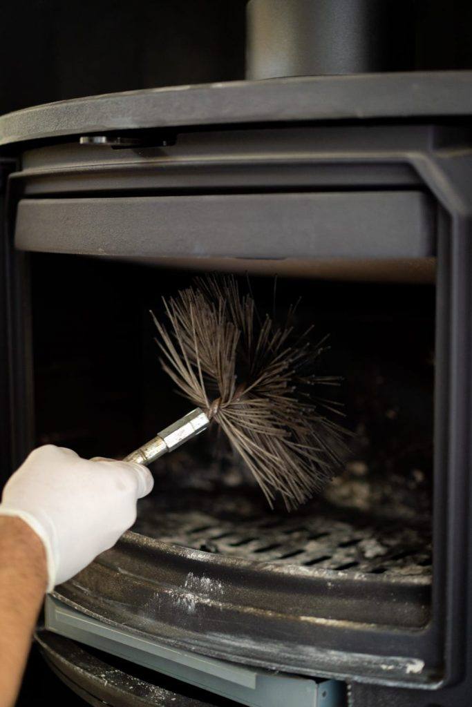 LMT chauffage vous donne rapidement un devis et un prix pour le ramonage et le débistrage de votre poêle à bois. Ramonage à Noves